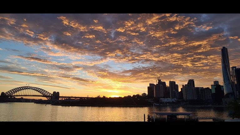 Livestream of Sydney Harbour Bridge brought to you by sydneyharbour.today