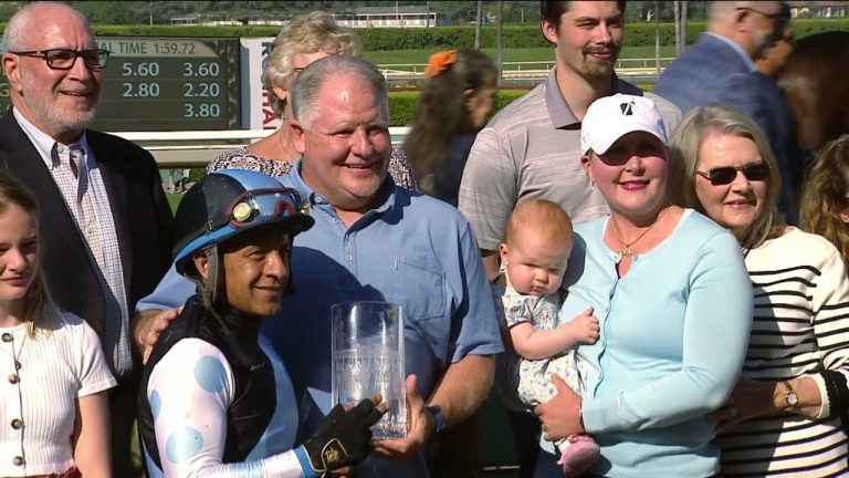 Queen Goddess wins the G3 Santa Ana Stakes on March 26, 2022 at Santa Anita Park