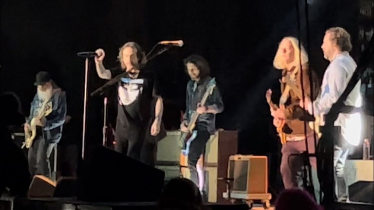 BLACK CROWES joined by PETER BUCK (R.E.M.) & KIM THAYIL (Soundgarden) : 7/19/2022 : Woodinville, WA