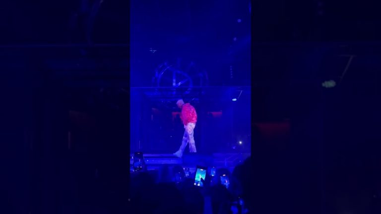 Chris Brown Opens Up At Drais In Vegas!! Throws His LV Jacket In The Crowd #ChrisBrown #Shorts