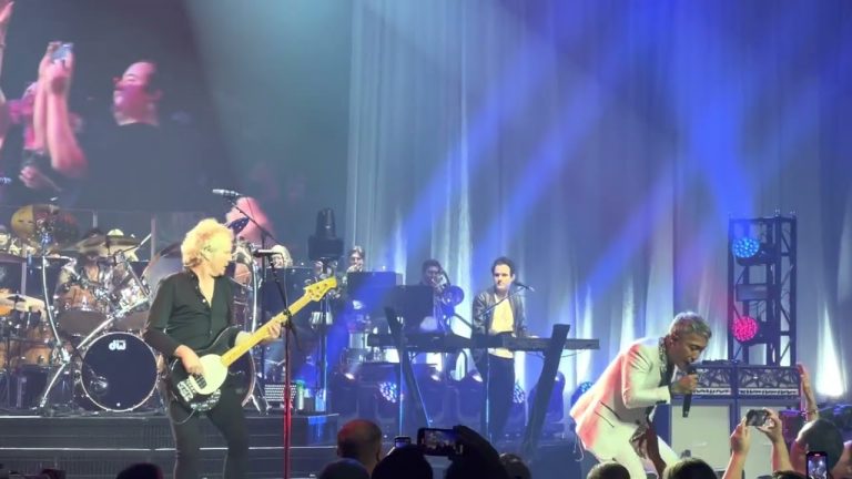 Journey in concert in Las Vegas 7/17/22 – Dont Stop Believing