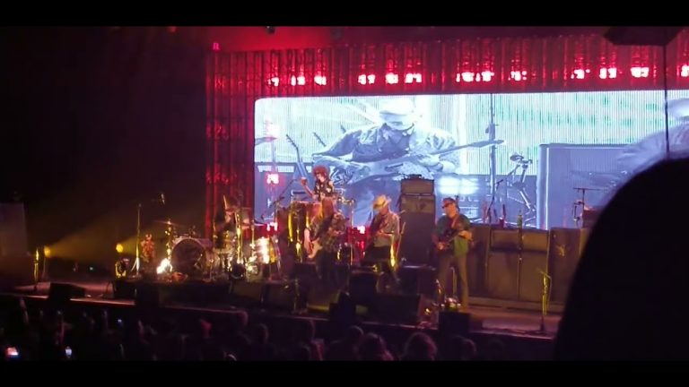 The Black Keys – Poor Boy A Long way From Home – Las Vegas- dropout boogie tour