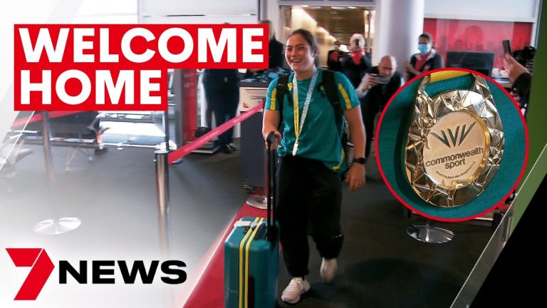 Commonwealth Games gold medallist Georgia Godwin returns to Brisbane | 7NEWS