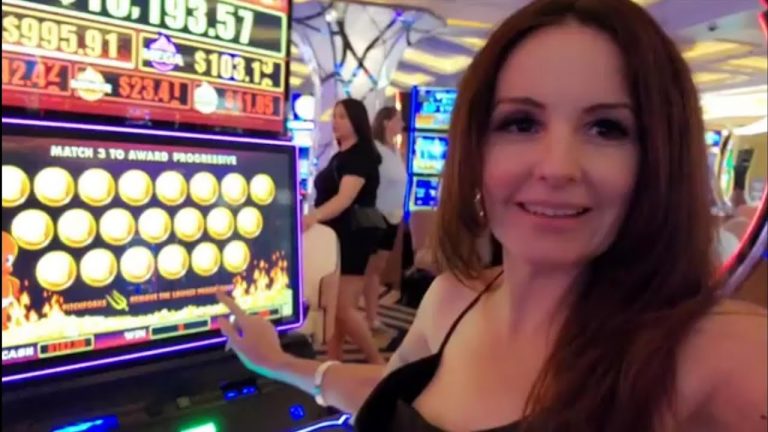 Hot Slot! playing Smokin’ Hot Stuff Wicked Wheel Slot Machine #resortsworld #slot #lasvegas