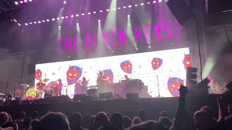 The Black Keys – Wild Child from Credit One Stadium Charleston, SC 8.30.2022