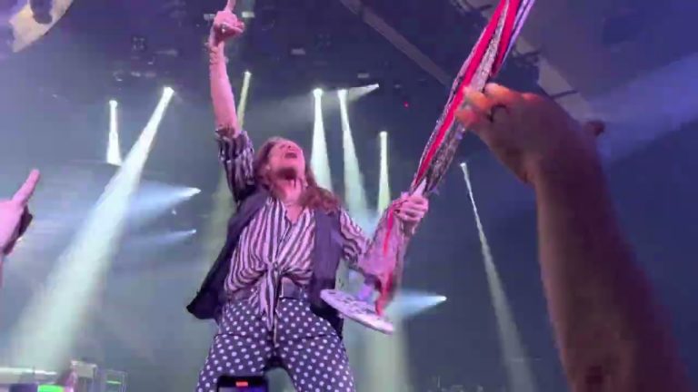 Aerosmith – Sweet Emotion live from Las Vegas