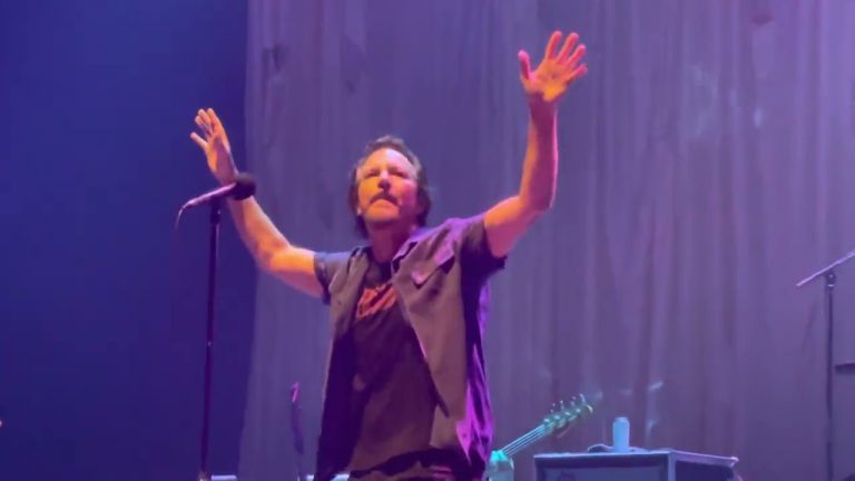 EDDIE VEDDER *JUST LIKE HEAVEN* THE CURE THE EARTHLINGS live concert LAS VEGAS Pearl Jam 10/7/2022