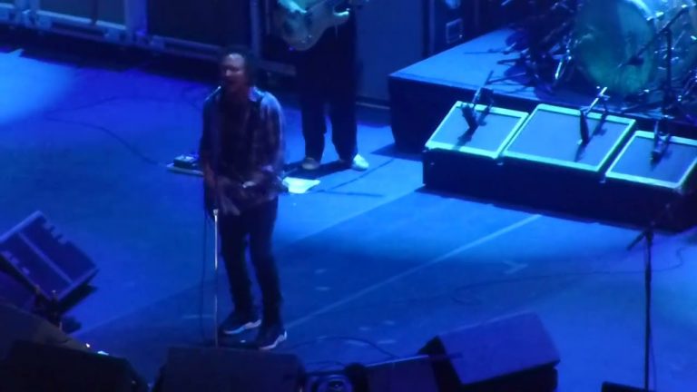 Eddie Vedder & The Earthlings ” I got ID ” Live 10/7/2022 Dolby Live Las Vegas