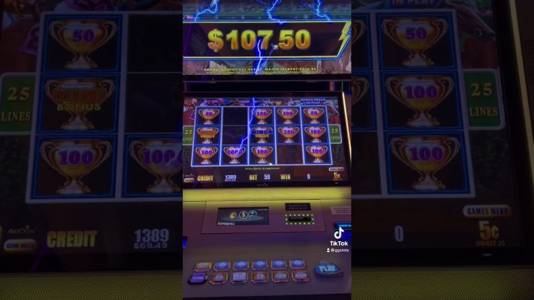 Minor jackpot on lightning link slot machine