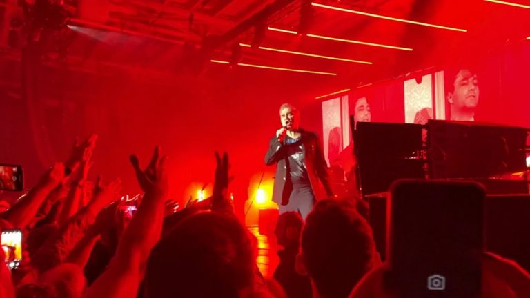 Morrissey – Intro / How Soon is Now? | Doncaster Dome 2022 LIVE