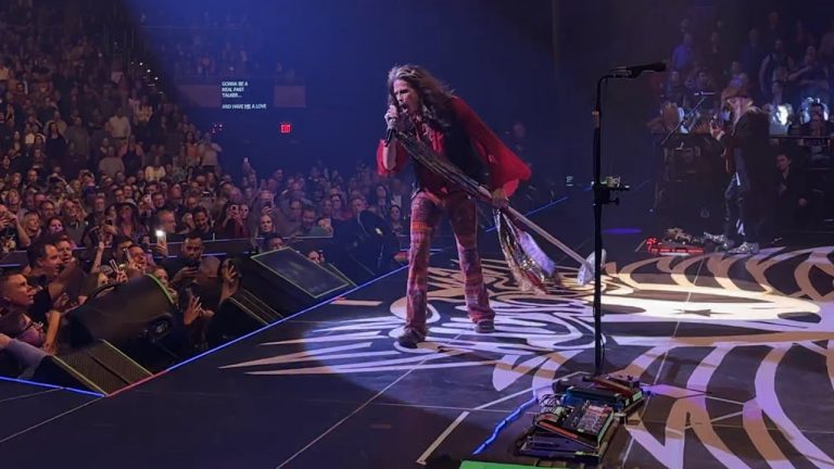 Aerosmith – Love in a Elevator- Live – Dolby Live at Park MGM – Las Vegas NV – 11-19-22 – ON STAGE