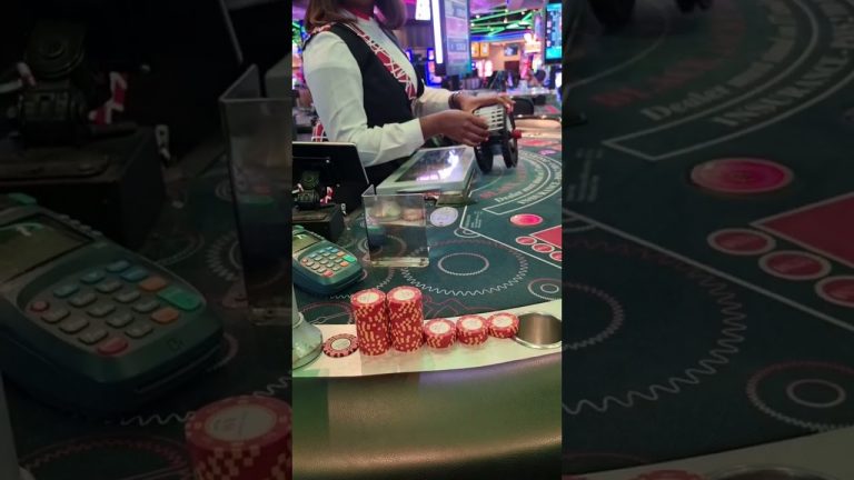 Dealer Changing Cards On A CSM Blackjack! #blackjack #blackjackvideo #millenniumblackjack #csm #omg