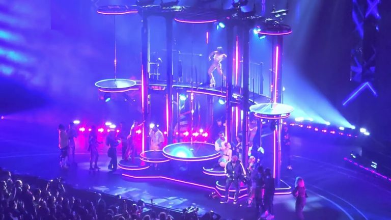 Usher “I Don’t Mind” in Las Vegas Residency