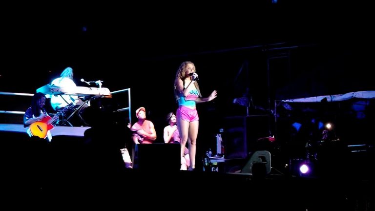 Mariah Carey – Make It Happen (Charmbracelet Tour: Live from Manila, Philippines – 2003)