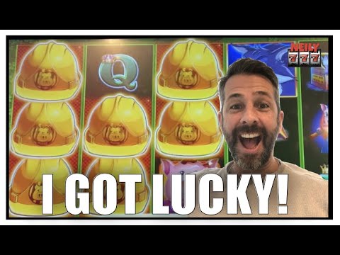 I GOT SUPER LUCKY SUPER FAST! Huff n Puff Slot Machine Big Win!