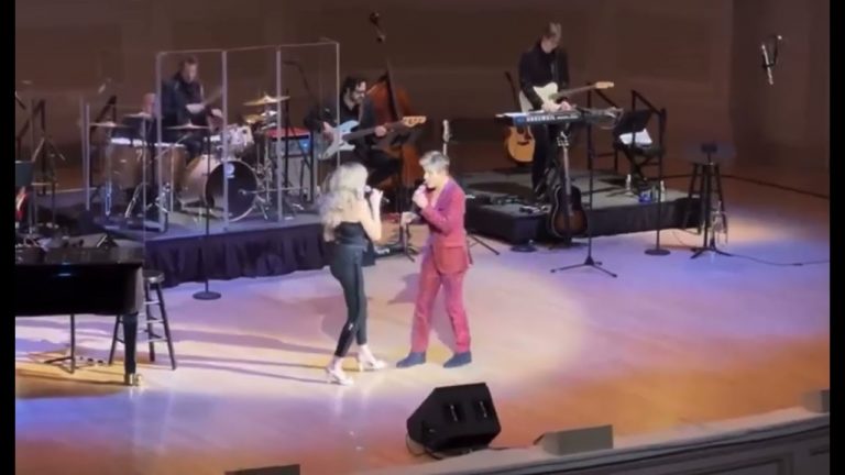 Joey McIntyre and Debbie Gibson at Carnegie Hall – Lost in Your Eyes