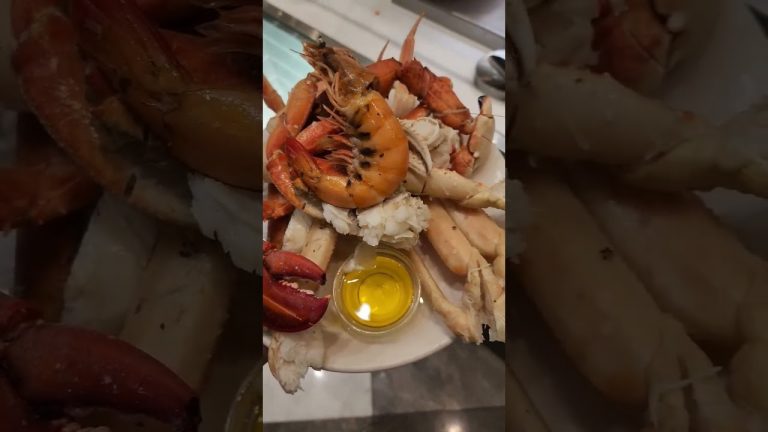 The best seafood buffet ever at Bacchanal Buffet Las Vegas #mukbang