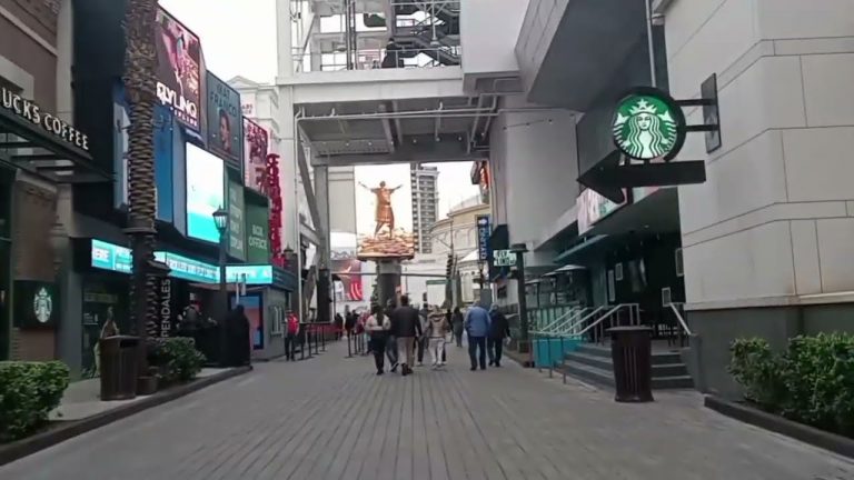 WALKING THE LINQ PROMINADE LAS VEGAS IN A LIGHT SPRINKLING RAIN. ARE THERE OTHERS DOING IT TOO?